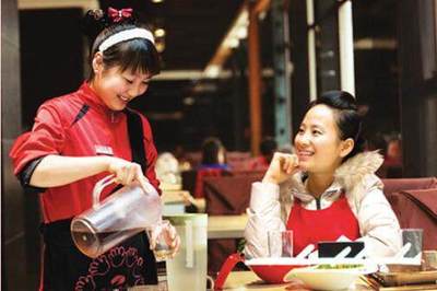 海底撈把餐飲行業(yè)帶“跑偏”了,服務真的就比產品重要嗎?