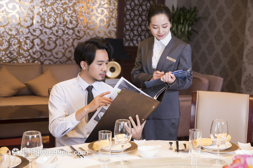酒店餐廳服務員點菜